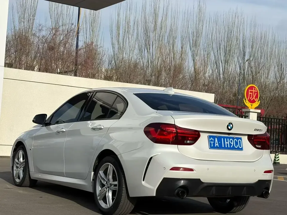 BMW 1 Series BMW 1 Series 2023 120i M Sport Night Edition 2023 — thumbnail 4