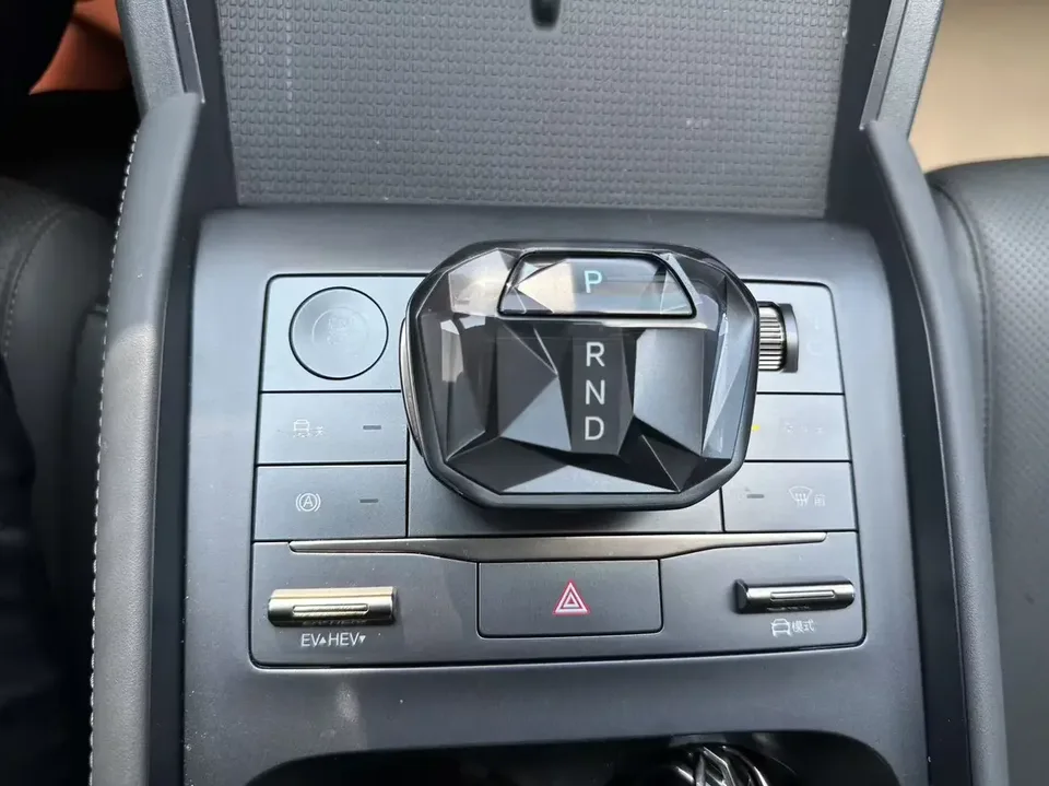 BYD Qin L DM Qin L DM 2024 DM-i 80KM Leading Type 2024 — thumbnail 3