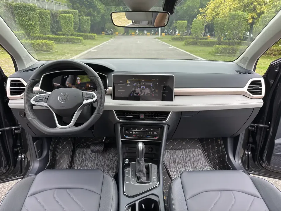 Volkswagen Tharu tuyue 2023 300TSI 2WD Bright Moon Edition 2024 — миниатюра 3