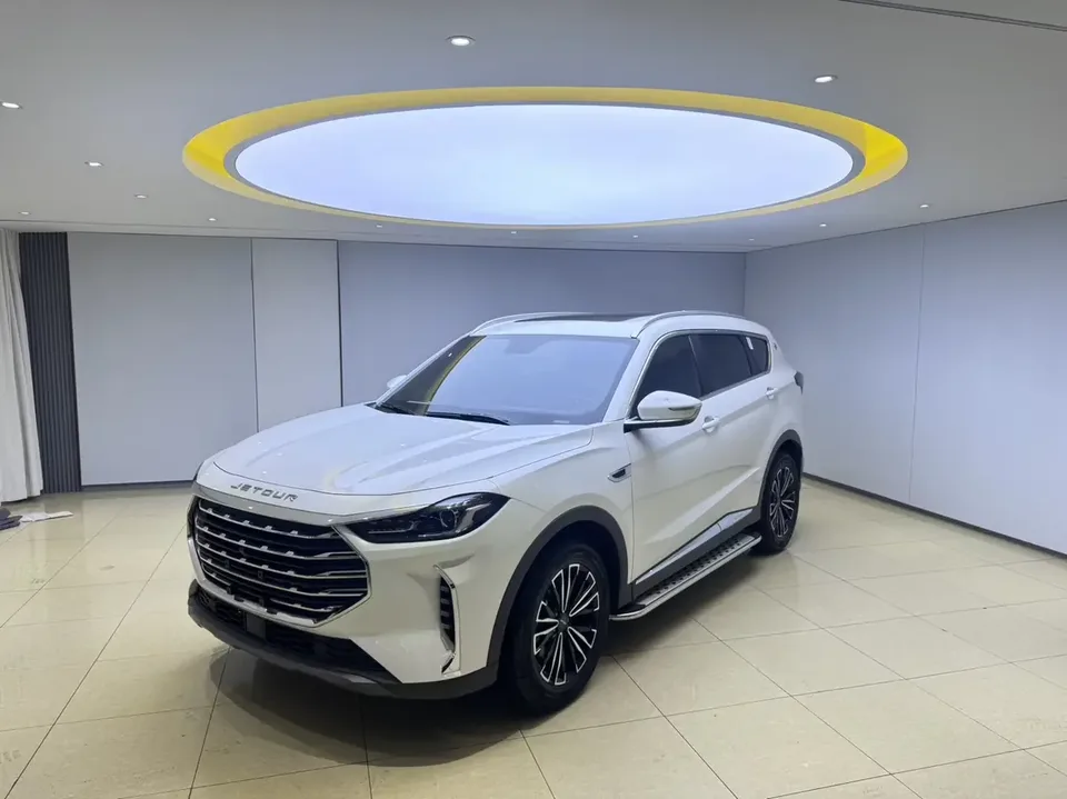 Jetour Jietu X70 PLUS Jietu X70 PLUS 2022 1.5T CVT 7-seater 2022 — photo 1, buy with delivery to Moscow