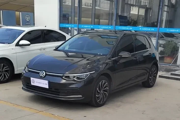 Volkswagen Golf golf 2023 200TSI DSG Pro 2023 — photo 1, buy with delivery to Moscow