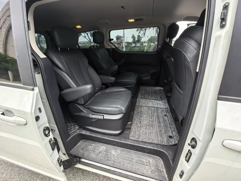 Datong Maxus G10 Maxus G10 2023 2.0L gasoline manual multi-function version 7 seats 2023 — thumbnail 4