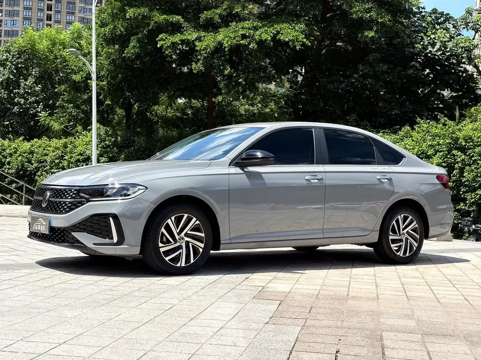Volkswagen Lavida Lavida 2023 200TSI DSG Starry Sky Edition 2022 — photo 1, buy with delivery to Moscow