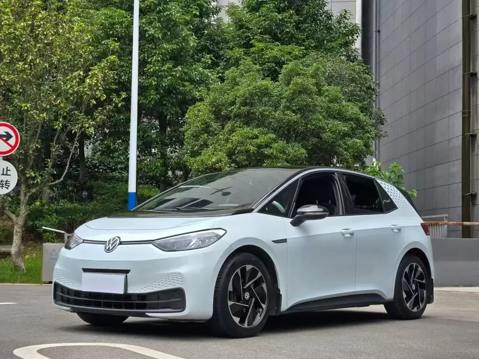 Volkswagen ID.3 Volkswagen ID.3 2023 Pure Smart Edition 2023 — photo 1, buy with delivery to Moscow