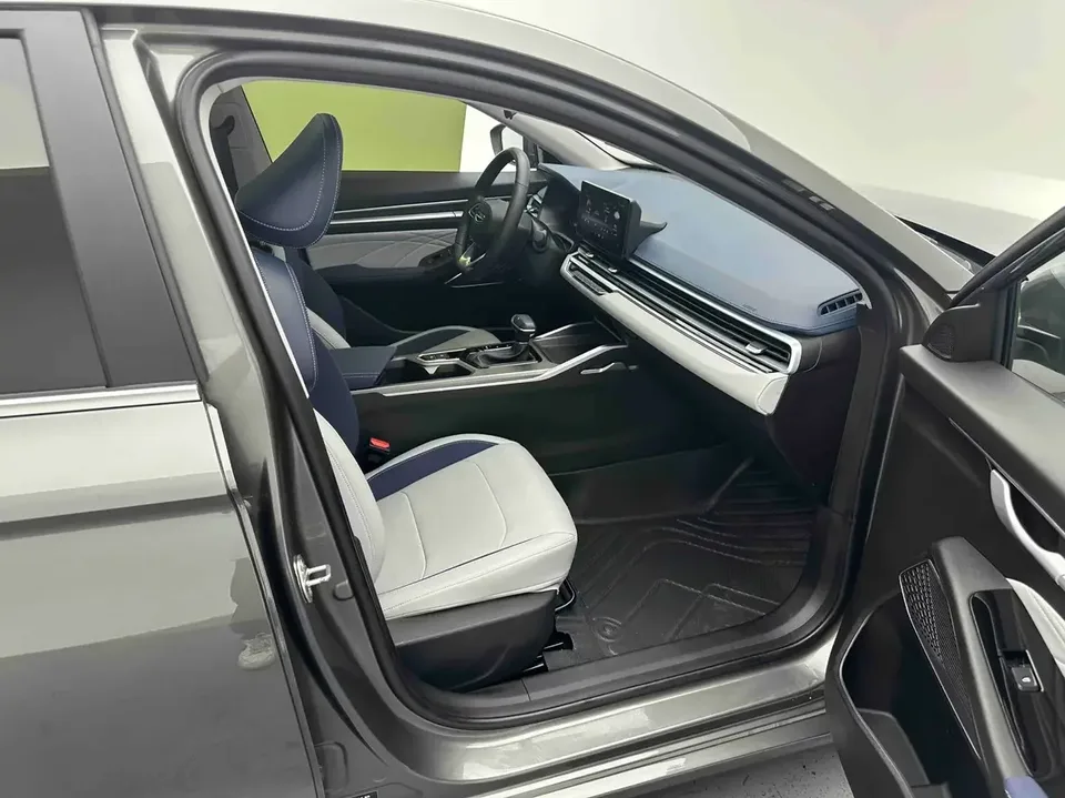 Geely Emgrand emgrand 2022 4th generation 1.5L CVT flagship model 2022 — thumbnail 3