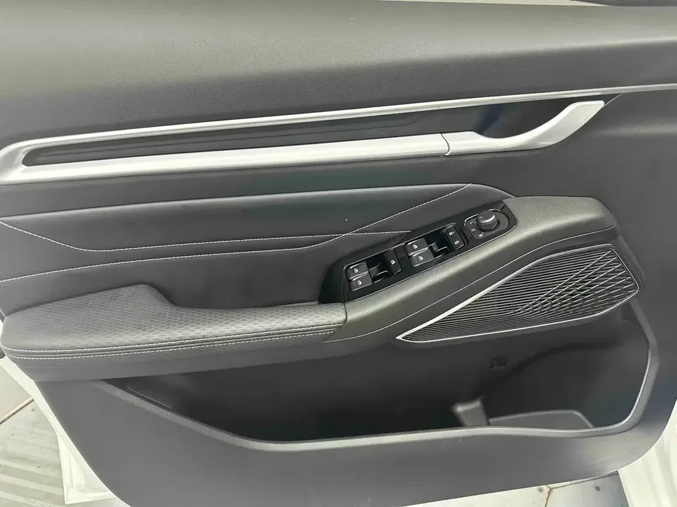 Geely Emgrand emgrand 2023 4th Generation Champion Edition 1.5L CVT Premium 2023 — thumbnail 3