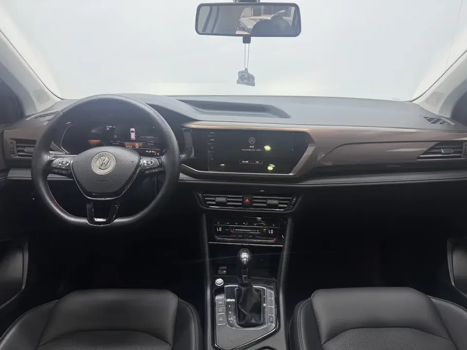 Volkswagen Tharu tuyue 2022 280TSI 2WD Deluxe Edition 2022 — миниатюра 4