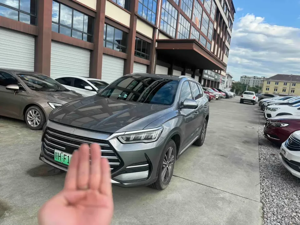 BYD Song Pro DM Song Pro DM 2022 DM-i 51km Premium 2022 — photo 1, buy with delivery to Moscow