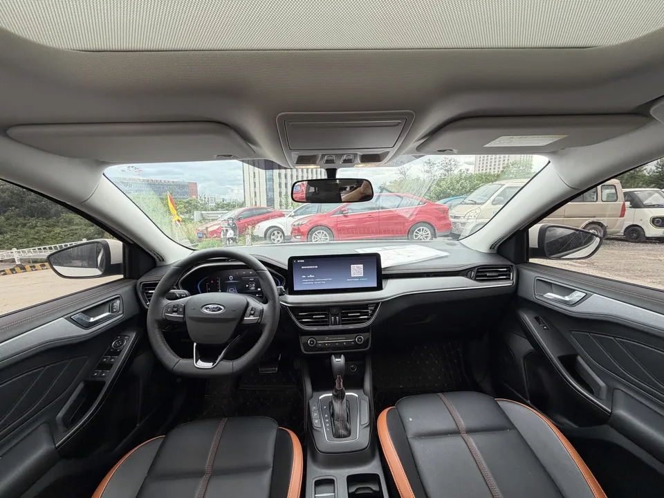 Ford Focus fox 2022 Hatchback EcoBoost 180 Automatic Racing Edition 2022 — thumbnail 3