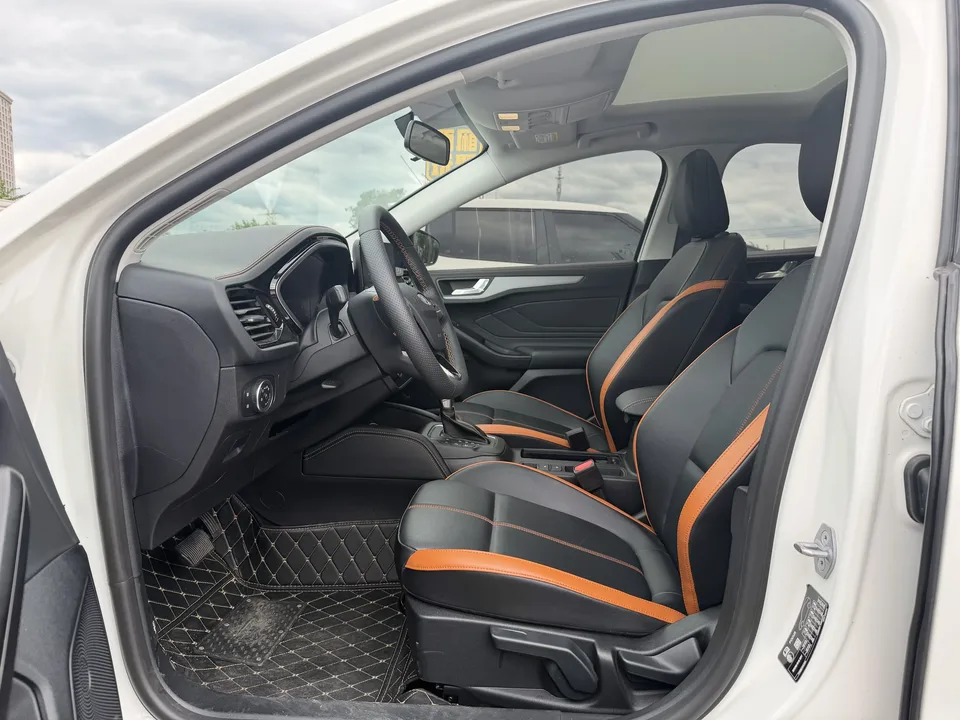 Ford Focus fox 2022 Hatchback EcoBoost 180 Automatic Racing Edition 2022 — thumbnail 4
