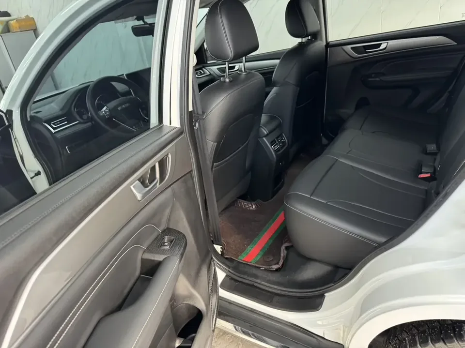 Haval M6 Haval M6 2021 PLUS 1.5T DCT Luxury Intelligent Connection 2023 — миниатюра 3