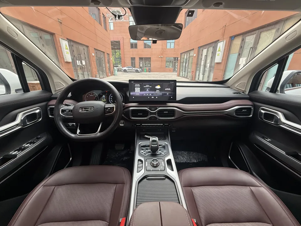Geely Okavango Haoyue 2022 1.8TD DCT Luxury 2022 — thumbnail 3