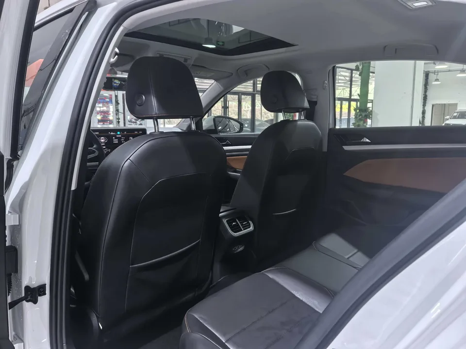 Volkswagen Bora Bora 2023 200TSI DSG Joy Travel PRO Edition 2023 — thumbnail 5