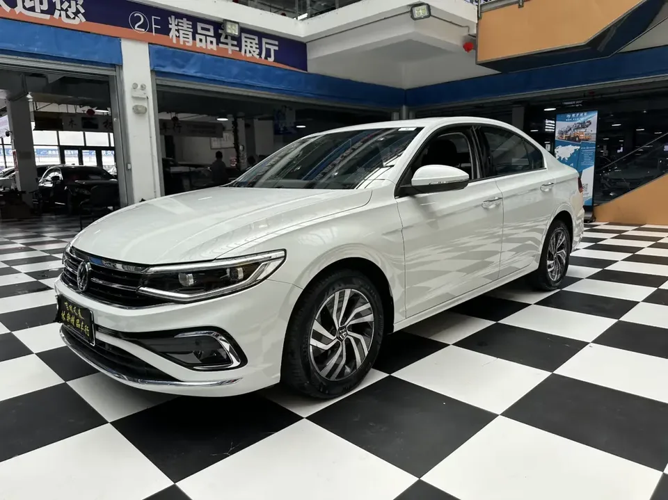 Volkswagen Bora Bora 2023 200TSI DSG Intelligent Driving Edition 2022 — photo 1, buy with delivery to Moscow