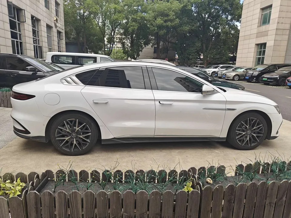 BYD Han DM Chinese DM 2022 DM-p 202KM 4WD flagship model 2022 — thumbnail 2