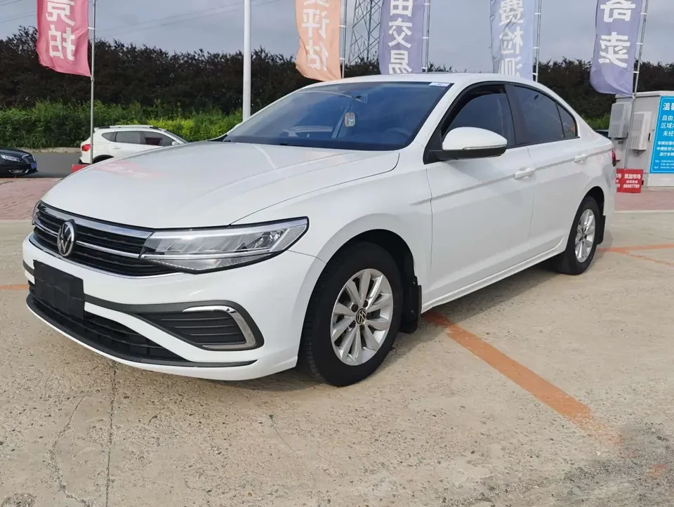 Volkswagen Bora Bora 2023 1.5L Automatic Limited Edition 2023 — photo 1, buy with delivery to Moscow