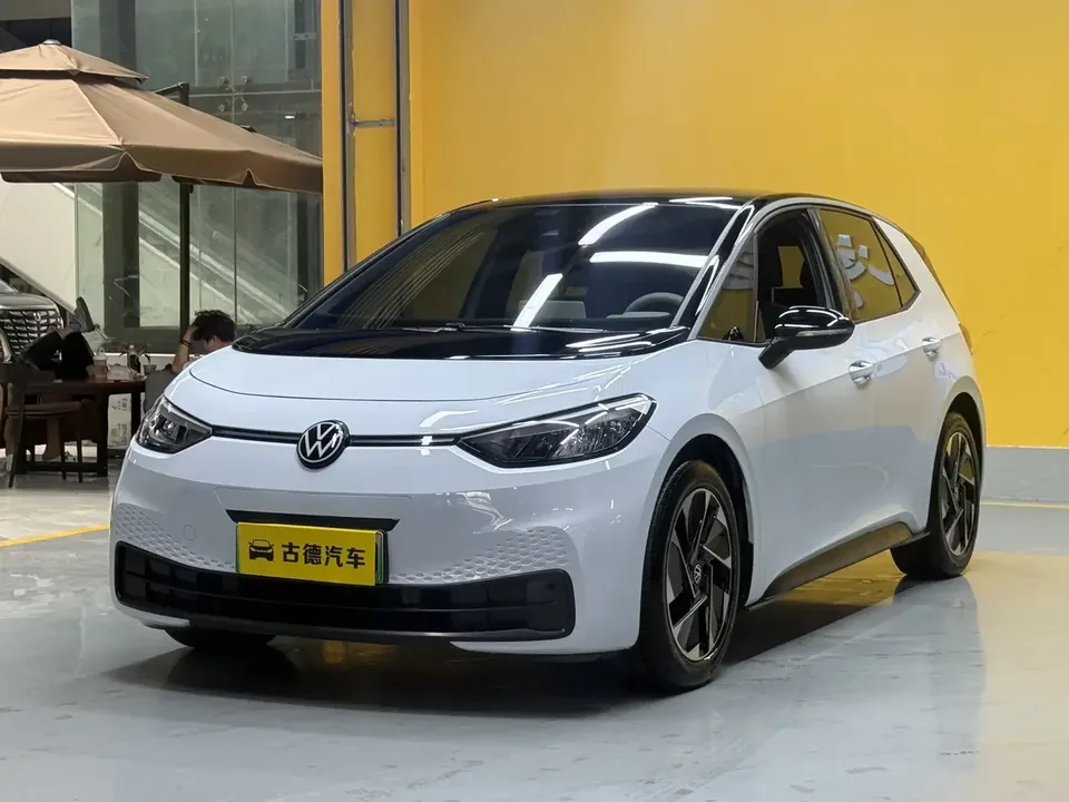 Volkswagen ID.3 Volkswagen ID.3 2023 Pure Smart Edition 2023 — photo 1, buy with delivery to Moscow