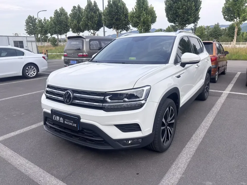Volkswagen Tharu tuyue 2022 280TSI 2WD Deluxe Edition 2023 — photo 1, buy with delivery to Moscow