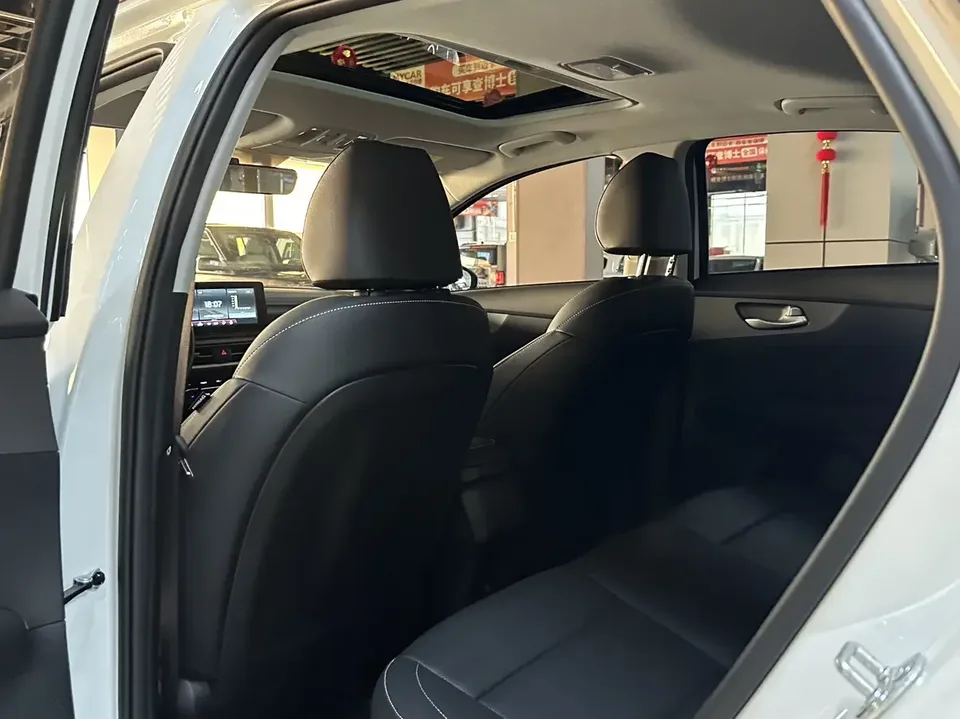 Kia K3 Kia K3 2024 1.5L IVT Comfort Premium Edition 2026 — thumbnail 3