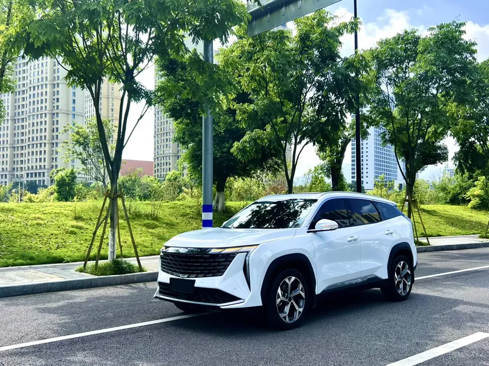 Geely Atlas L Boyue L 2023 1.5TD DCT Premium 2023 — photo 1, buy with delivery to Moscow