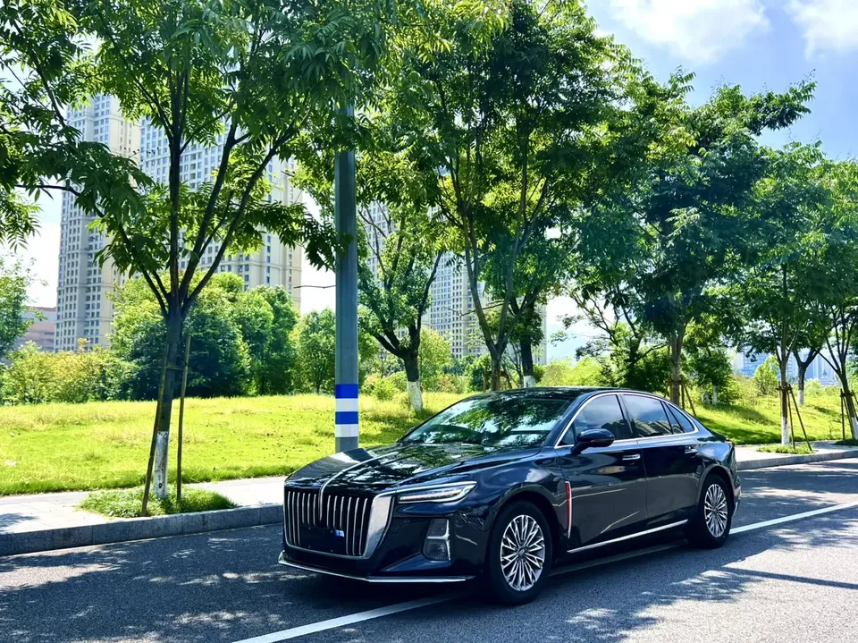 Hongqi H5 Hongqi H5 2024 1.5T DCT Zhilian Qiyue Edition 2024 — photo 1, buy with delivery to Moscow