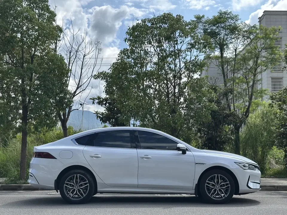 BYD Qin PLUS EV Qin PLUS EV 2023 Champion Edition 420KM Exceeding Type 2023 — миниатюра 5