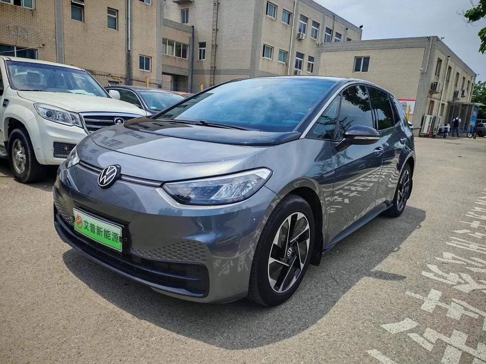 Volkswagen ID.3 Volkswagen ID.3 2024 Outstanding Edition 2024 — photo 1, buy with delivery to Moscow