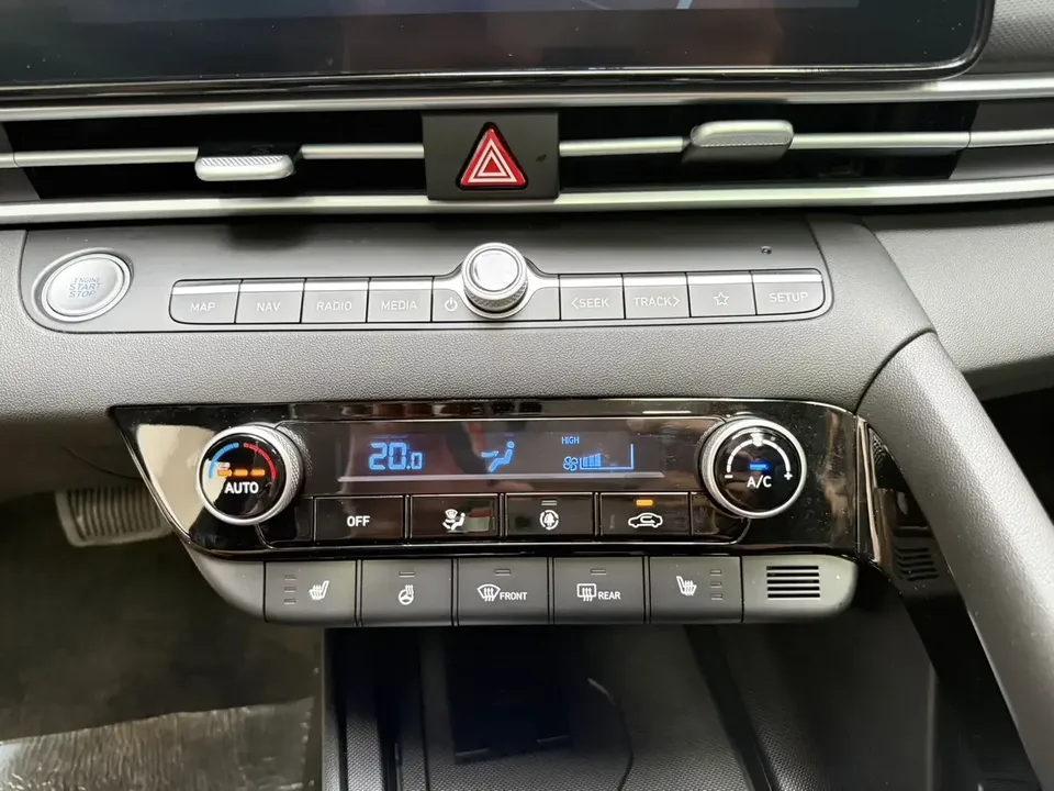 Hyundai Elantra Elantra 2023 1.5L CVT LUX Premium Edition 2026 — thumbnail 4