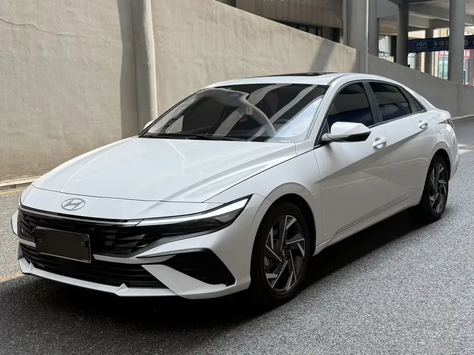 Hyundai Elantra Elantra 2023 1.5L CVT LUX Premium Edition 2026 — photo 1, buy with delivery to Moscow