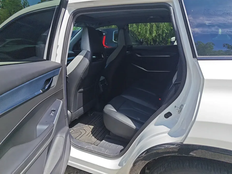 Changan CS75PLUS Changan CS75 PLUS 2026 Smart Champion Edition 1.5T New Blue Whale Smart Navigation Model 2025 — thumbnail 3