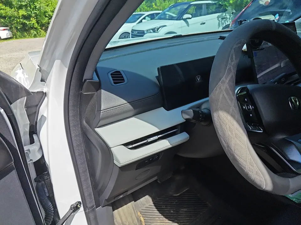 Changan CS75PLUS Changan CS75 PLUS 2026 Smart Champion Edition 1.5T New Blue Whale Smart Navigation Model 2025 — thumbnail 4