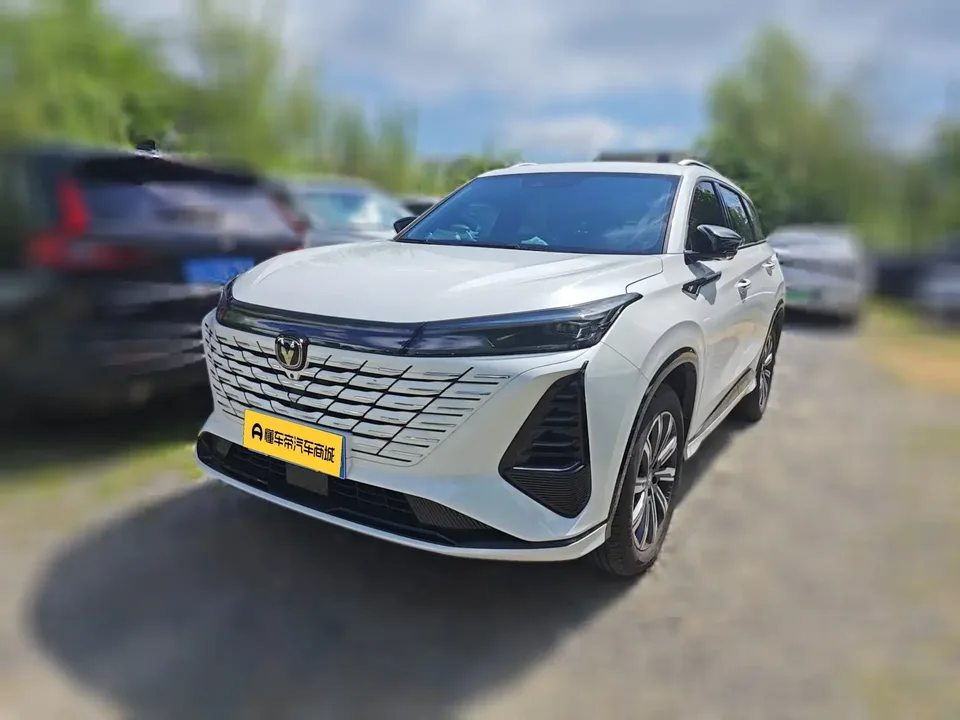 Changan CS75PLUS Changan CS75 PLUS 2026 Smart Champion Edition 1.5T New Blue Whale Smart Navigation Model 2025 — photo 1, buy with delivery to Moscow