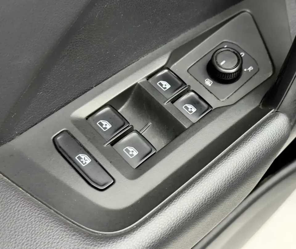 Volkswagen Tharu tuyue 2022 280TSI 2WD Deluxe Edition 2023 — thumbnail 5