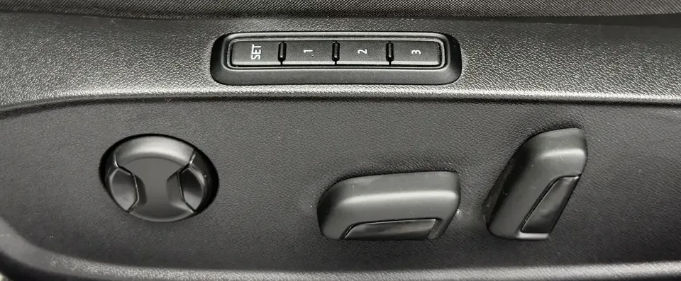 Volkswagen Golf golf 2023 280TSI DSG R-Line facelift 2023 — thumbnail 3