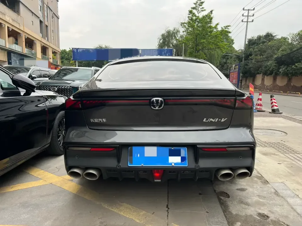 Changan UNI-V Changan UNI-V 2023 1.5T Sports Edition 2023 — thumbnail 2
