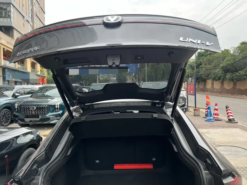 Changan UNI-V Changan UNI-V 2023 1.5T Sports Edition 2023 — thumbnail 3