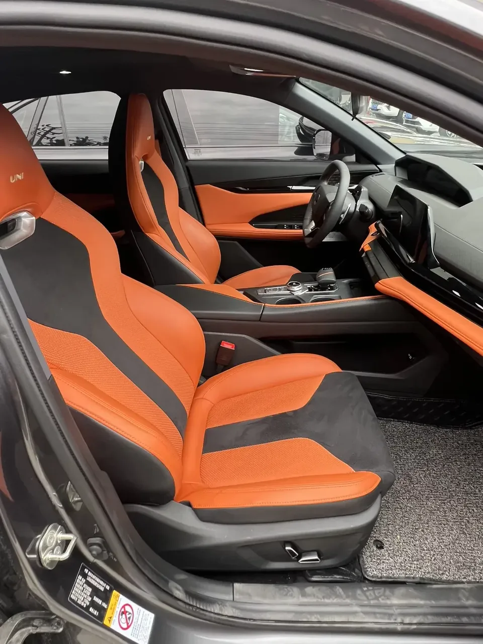 Changan UNI-V Changan UNI-V 2023 1.5T Sports Edition 2023 — thumbnail 4