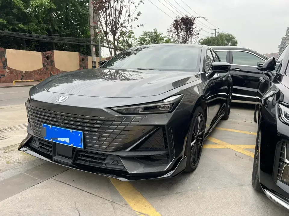 Changan UNI-V Changan UNI-V 2023 1.5T Sports Edition 2023 — photo 1, buy with delivery to Moscow