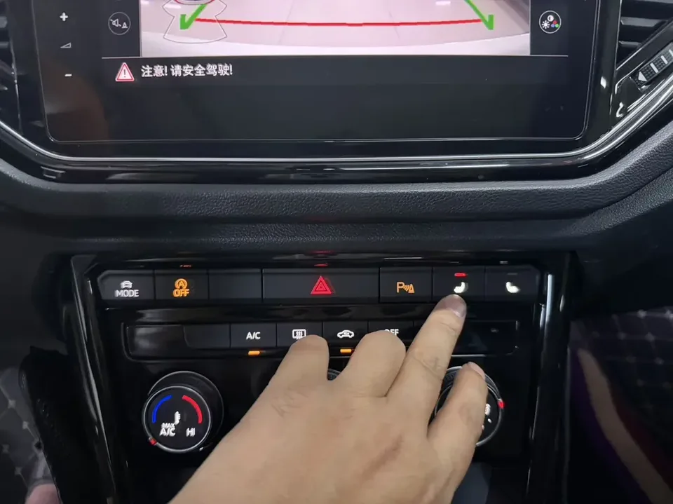 Volkswagen T-Roc TANG 2022 280TSI DSG 2WD Comfort PLUS 2023 — thumbnail 2
