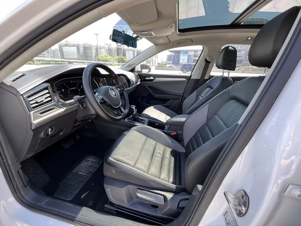 Volkswagen Sagitar Sagitar 2022 280TSI DSG Flying Edition 2022 — thumbnail 4