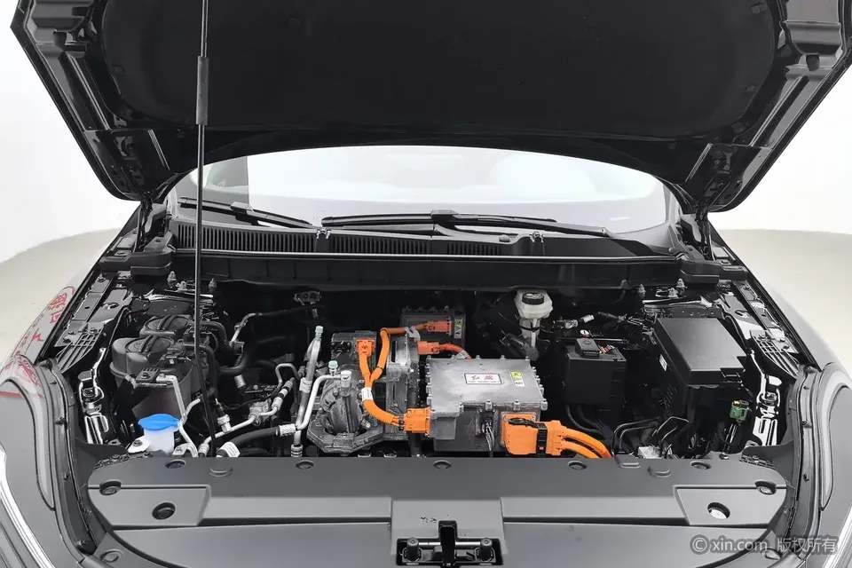 Hongqi E-QM5 Hongqi E-QM5 2024 500km travel version 100kW 2025 — thumbnail 2