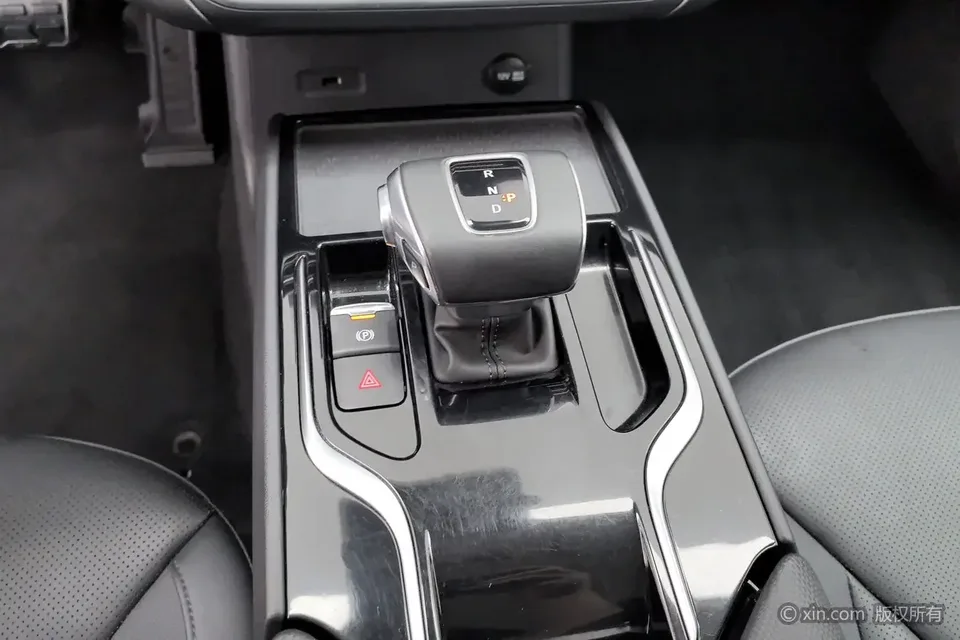 Hongqi E-QM5 Hongqi E-QM5 2024 500km travel version 100kW 2025 — thumbnail 5