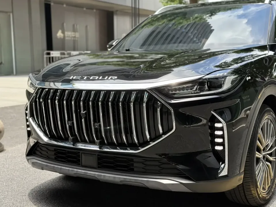 Jetour Jietu X70 PLUS Jietu X70 PLUS 2025 Champion Edition 1.5T DCT Champion MAX+ 5 Seaters 2025 — thumbnail 3