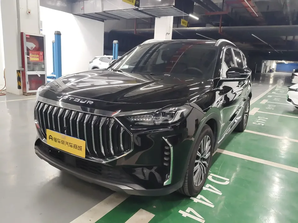 Jetour Jietu X70 PLUS Jietu X70 PLUS 2024 Champion Edition 1.5T DCT Champion PRO 5-seater 2024 — photo 1, buy with delivery to Moscow