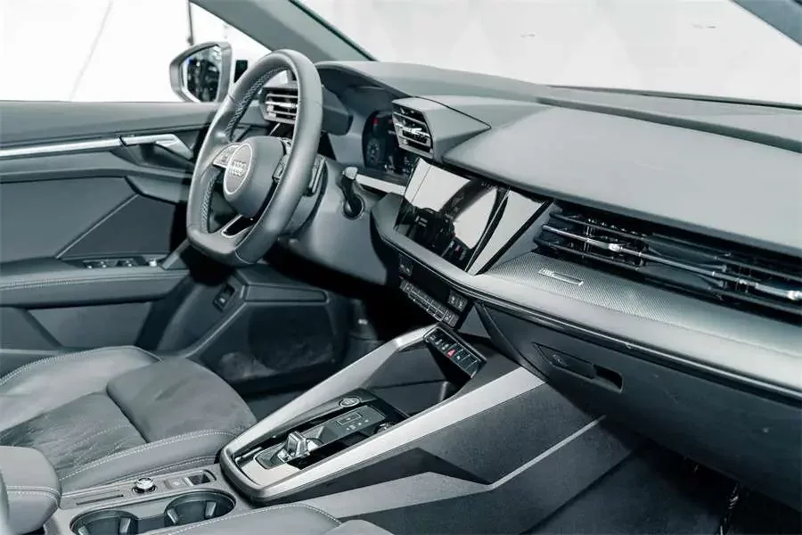 Audi A3 Audi A3 2024 Sportback 35 TFSI Luxury Sports 2023 — миниатюра 5