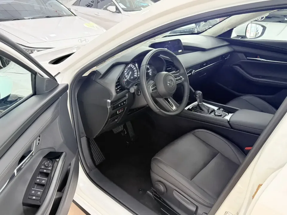 Mazda Axela Mazda3 Angkesela 2022 2.0L Automatic Elegant Edition 2022 — миниатюра 4
