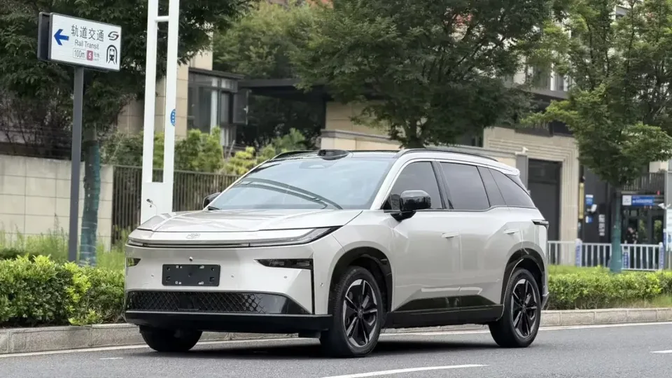 Toyota Bozhi 3X Bozhi 3X 2025 520 Pro LiDAR Edition 2025 — photo 1, buy with delivery to Moscow