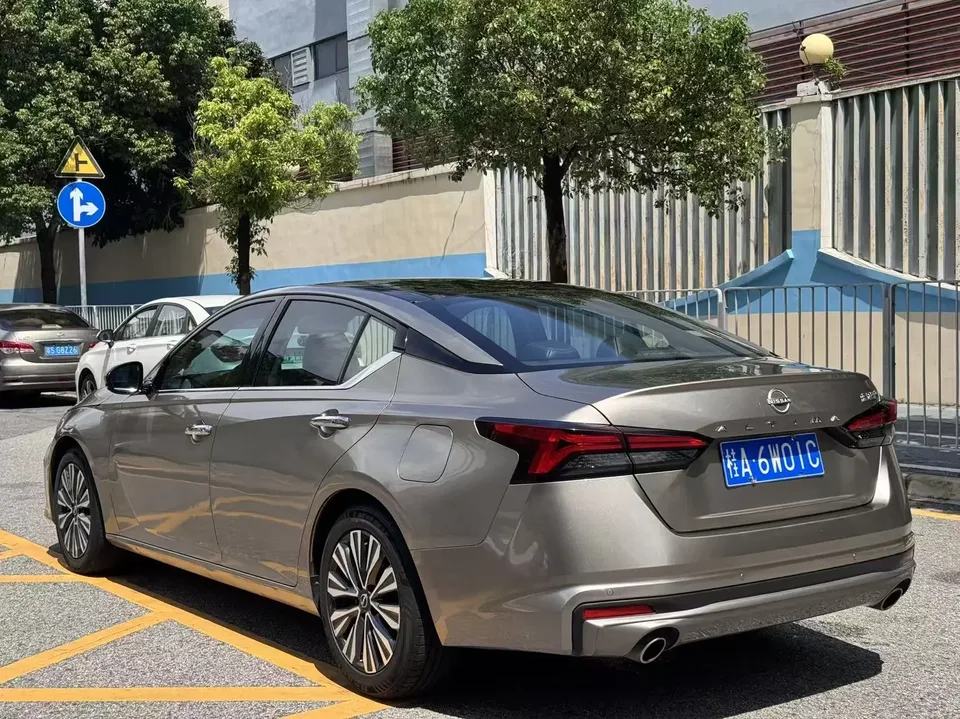 Nissan Altima Sound of nature 2022 2.0L XL-Upr Premium Edition 2023 — thumbnail 4
