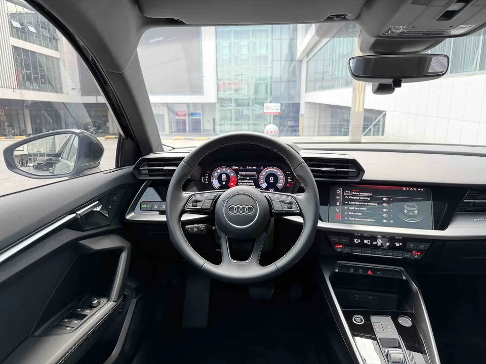 Audi A3 Audi A3 2022 Sportback 35 TFSI Stylish and sporty 2022 — thumbnail 4