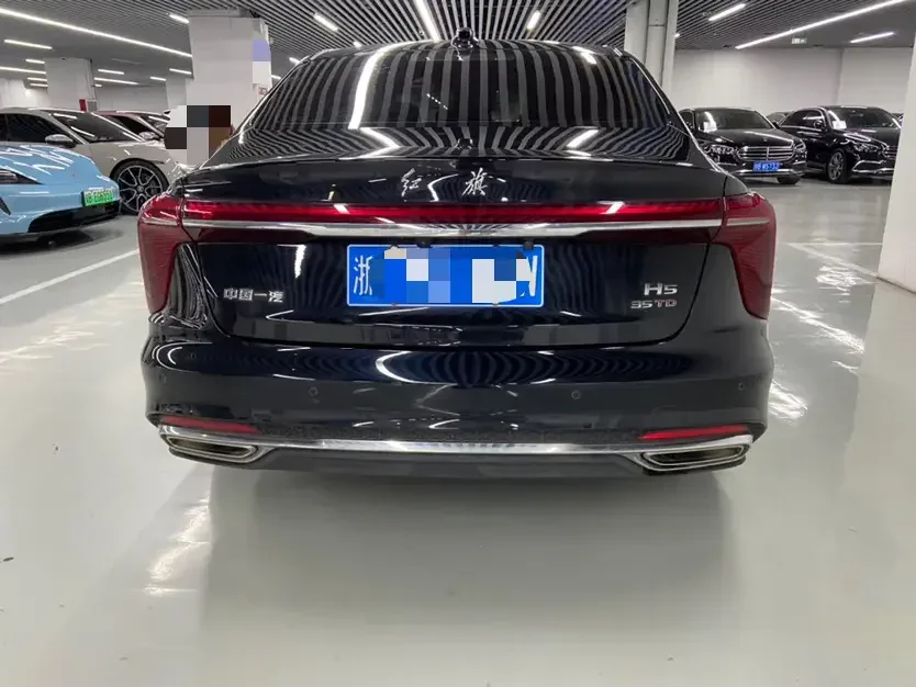 Hongqi H5 Hongqi H5 2024 1.5T DCT Zhilian Qiyun Edition 2024 — thumbnail 2